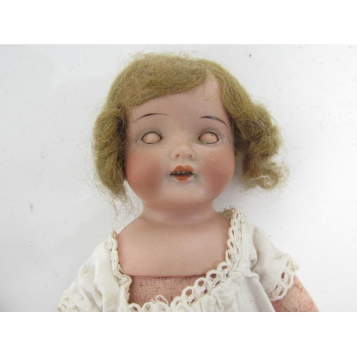 9312 - An early 20th Century bisque shoulder head girl doll with blonde wig, fixed glass eyes and painted f... 