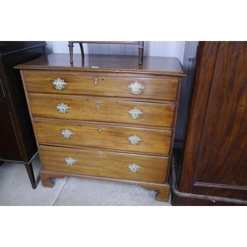 2123 - A Georgian mahogany four-drawer chest of drawers