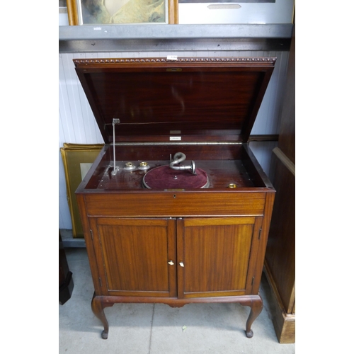 2158 - A mahogany 'Alberton' gramophone on cabriole legs