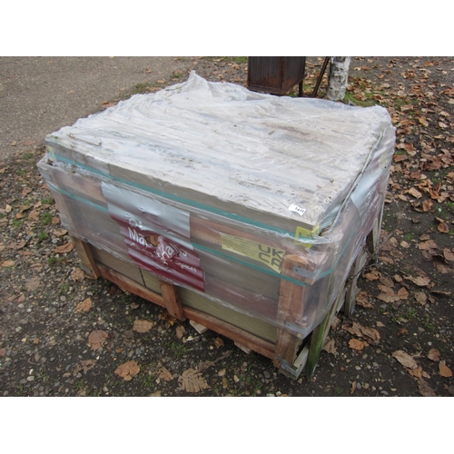 3475 - A pallet of sandstone slabs