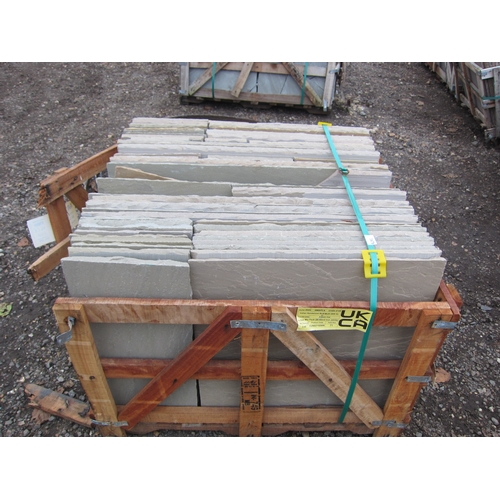 3476 - A pallet of sandstone slabs