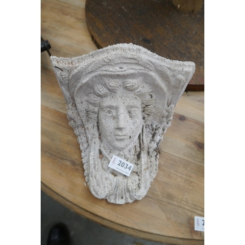 3486 - A small composition maiden's head corbel