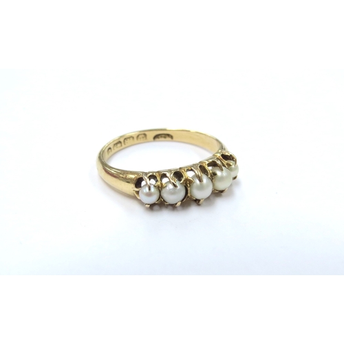 9237 - An 18ct gold ring set with five pearls. Size N/O, 3.3g