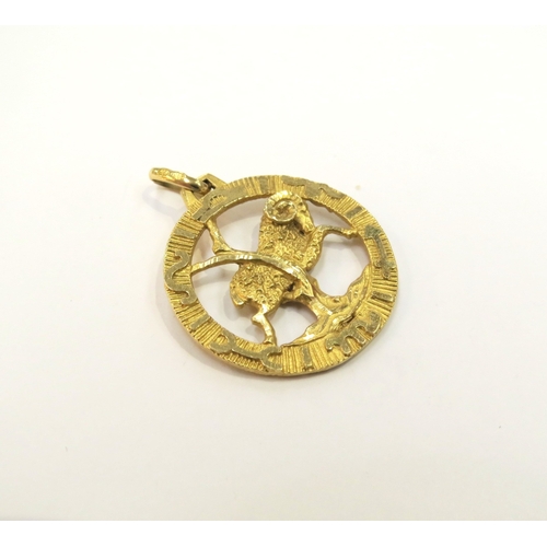 9252 - An 18ct gold Zodiac pendant depicting the Ram 