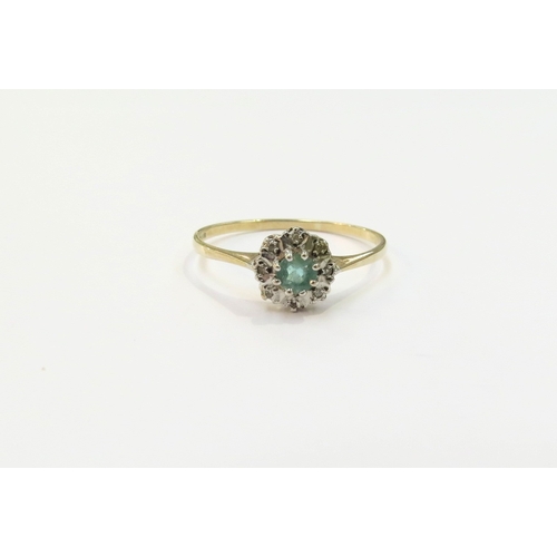 9099 - A 9ct gold emerald and diamond chip cluster ring. Size W, 1.4g