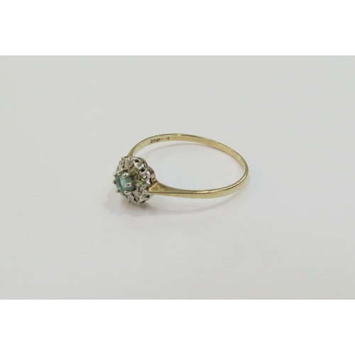 9099 - A 9ct gold emerald and diamond chip cluster ring. Size W, 1.4g