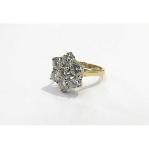 9003 - An 18ct gold diamond daisy ring, 1.50ct total approx. Size K, 4.6g