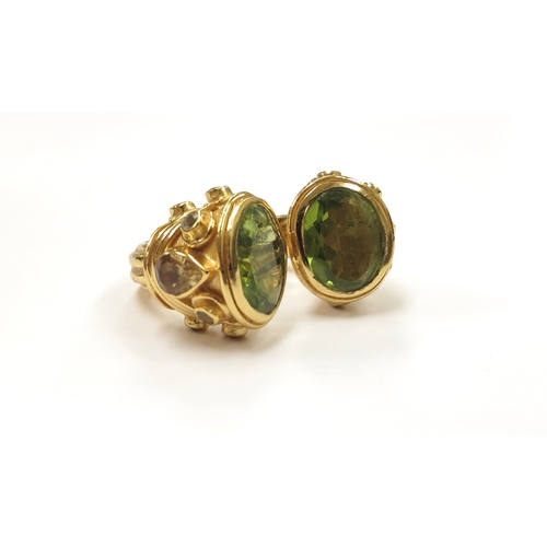 9067 - A silver gilt peridot Etruscan style ring. Size N, 13.5g