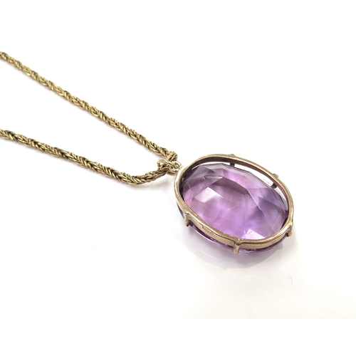 9042 - A 9ct gold chain, 40cm long, 5.8g hung with an oval amethyst pendant