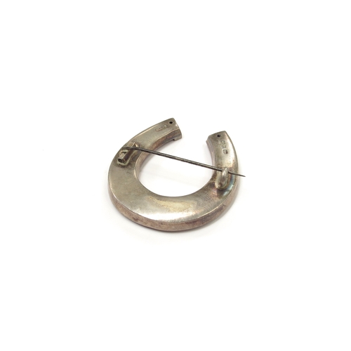 9312 - A large Victorian silver horseshoe shaped brooch