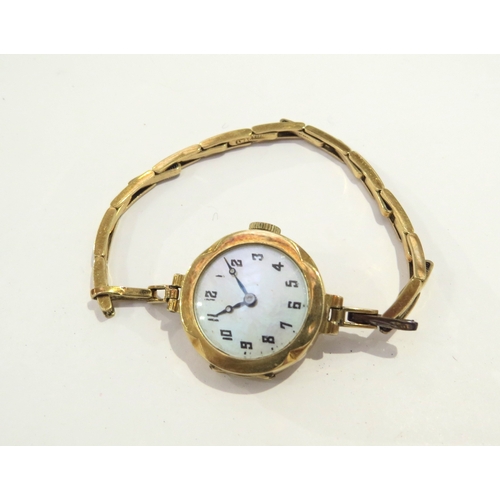 9256 - An 18ct gold cased wristwatch with an 18ct gold strap, one link replaced is metal, 11.8g total