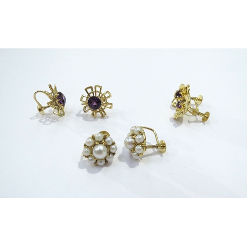 9193 - Three pairs of 9ct gold screw back earrings of floral form, 12.4g