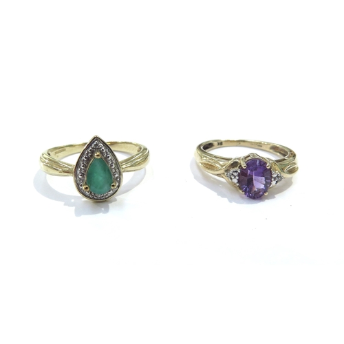 9295 - Two 9ct gold rings including pear shape emerald and diamond ring and amethyst coloured stone, sizes ... 