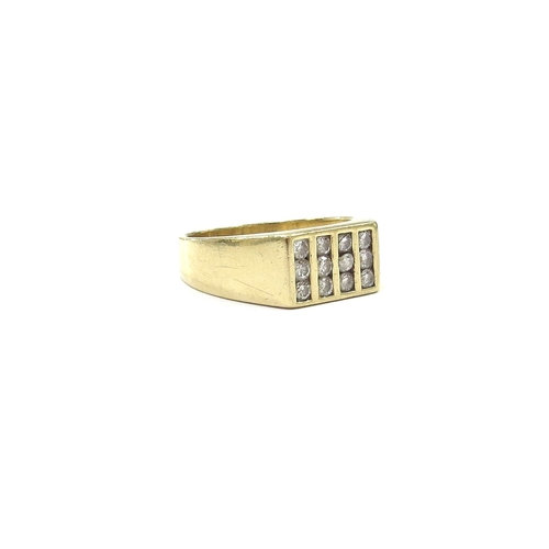 9108 - An 18ct gold ring set with 12 diamonds in rectangular setting. Size T, 8.5g