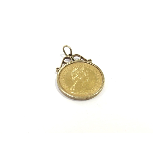 9404 - A 1982 gold half sovereign in 9ct gold loose pendant mount, 4.9g