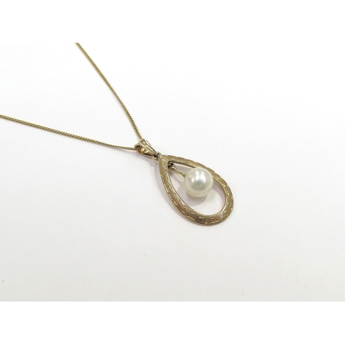 9387 - An 18ct gold chain, 50cm long hung with a pearl pendant, 3g total