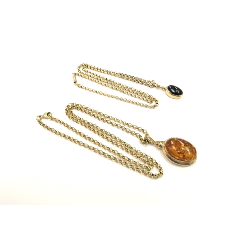 9103 - A 9ct gold belcher chain, 45cm long hung with an amber pendant and a gold belcher chain stamped 9c, ... 