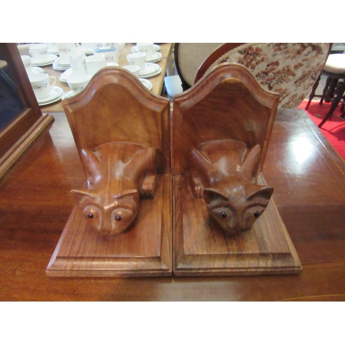 1094 - A pair of hardwood book-ends in the form of cats, 17.5cm tall