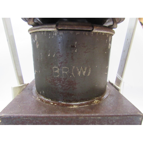 8004 - A BR (W) tail lamp with interior reservoir and burner