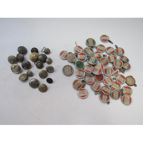 8179 - A quantity of European railways security seals and a quantity of uniform buttons relating to New Sou... 