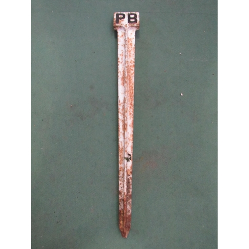 8195 - A cast iron M&GN lineside parish boundary sign, stamped to reverse