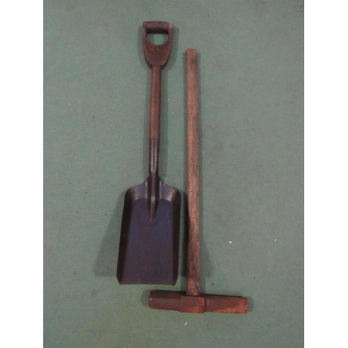 8206 - A firing shovel and railway platelayers hammer