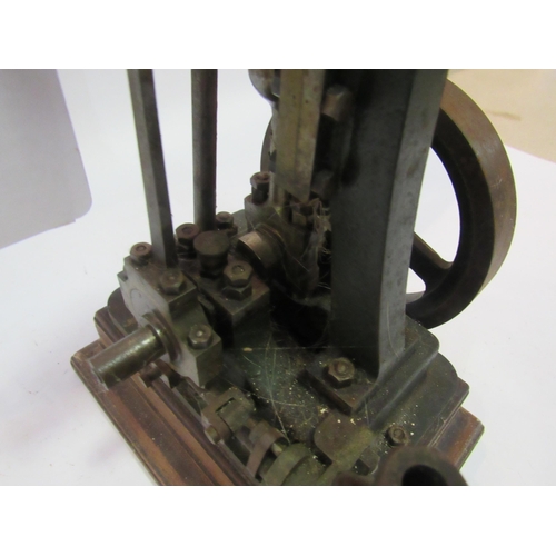 8208 - An early 20th Century vertical stationary steam engine with 5