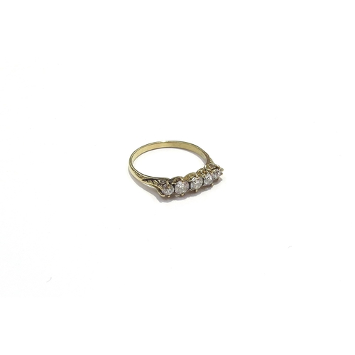 9401 - A graduated five stone diamond ring, 0.80ct approx total, unmarked gold. Size R, 2.9g