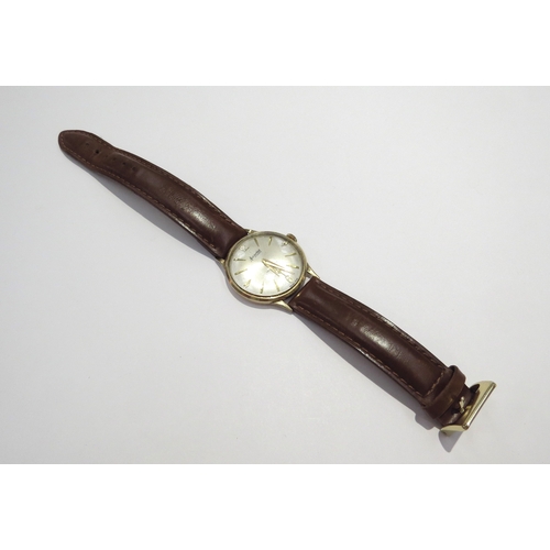 9419 - An Accurist 9ct gold cased wristwatch with leather strap