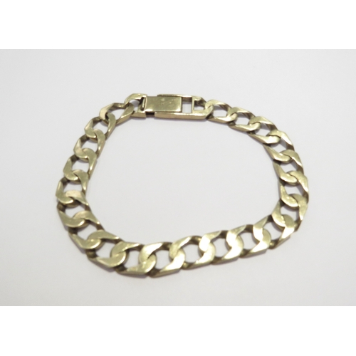 9420 - A 9ct gold flatlink chunky bracelet, 22cm long, 32.5g