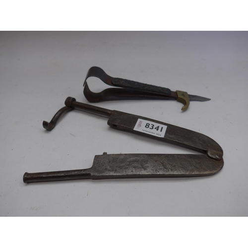 8341 - A castrating knife with tweezers and Georgian castrating clamp