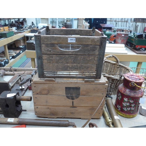 8412 - A wooden lidded crate and twelve bottle crate