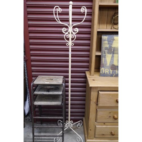 2065 - A painted metal hat stand