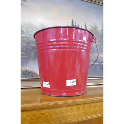 2380 - A red enamel bucket