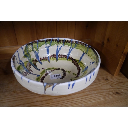 2389 - A glazed pottery bowl