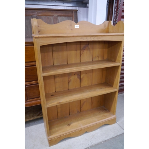 2413 - A pine four tier bookcase