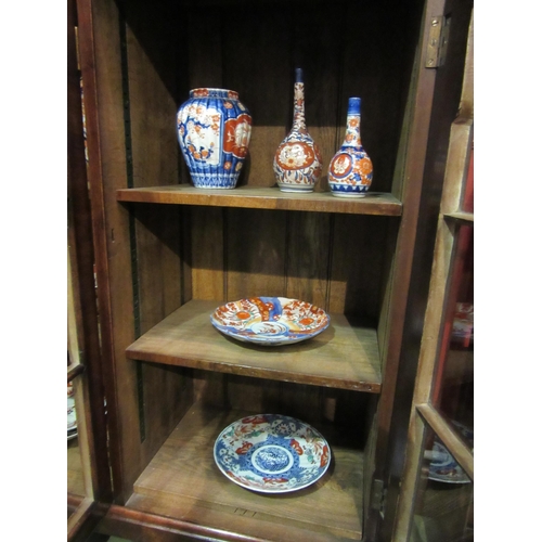 4046 - A selection of Imari pattern vases, plates and bowls, together with a Carlton ware vase (16)