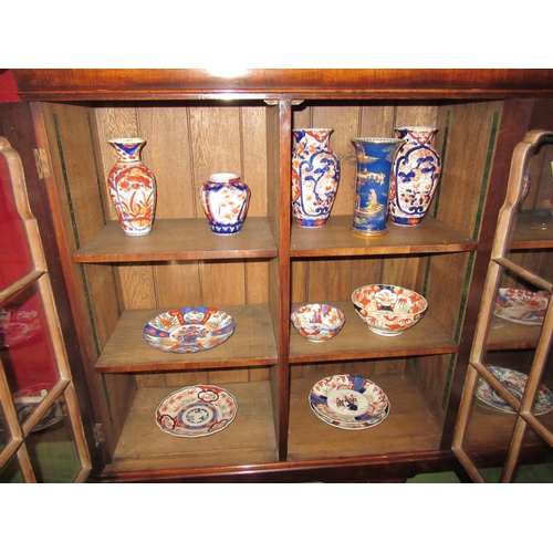 4046 - A selection of Imari pattern vases, plates and bowls, together with a Carlton ware vase (16)