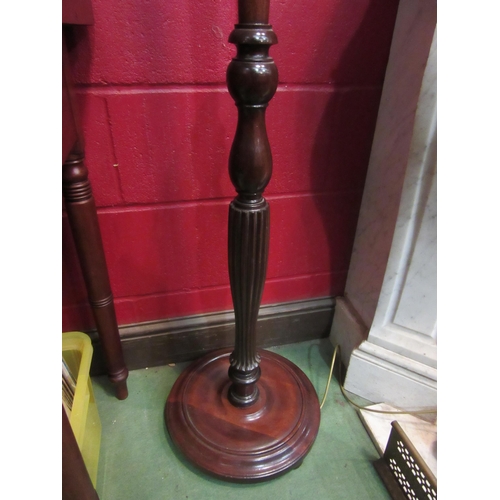 4160 - A mahogany standard lamp with fluted column, no shade