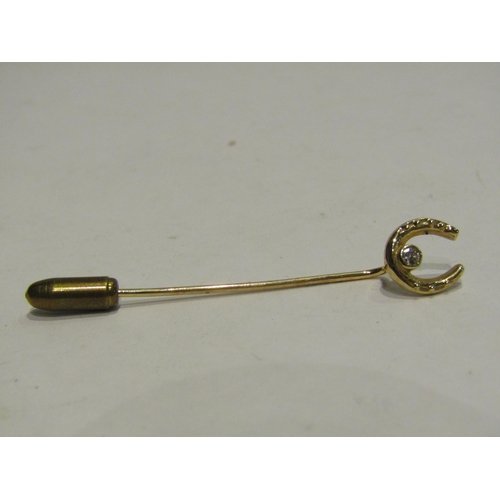 4432A - A 9ct gold horseshoe stick pin