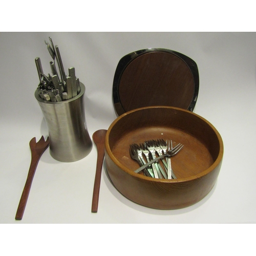 4458 - Retro viners cutlery, treen salad bowl and servers etc.