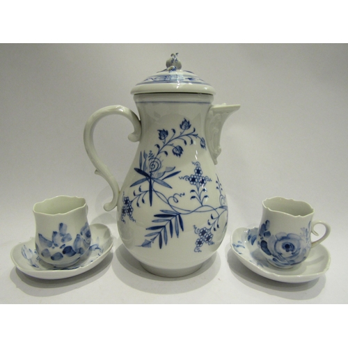 4475 - A Meissen commemorative blue and white coffee pot (250 years, 1739-1989) together with two Meissen c... 