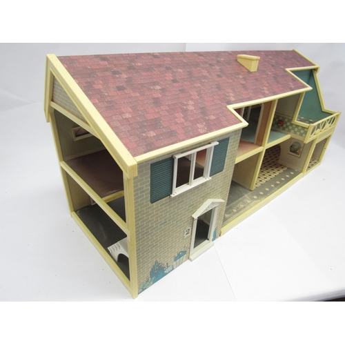 9256 - A vintage Barton Caroline's Super Home de Luxe dolls house, 88.5cm wide x 39.5cm tall x 32cm deep, w... 