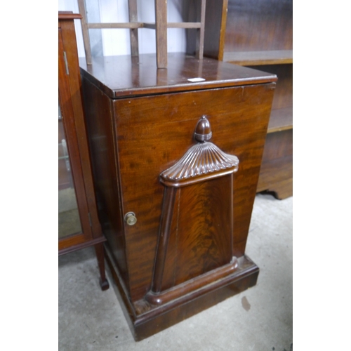 2100 - A 19th Century mahogany pedestal pot cupboard