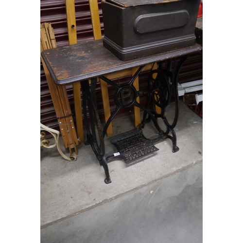 2059 - A Bradbury & Co, Oldham Family sewing machine on ornate cast iron base