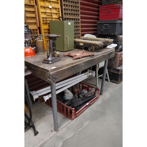 2060 - A industrial work table