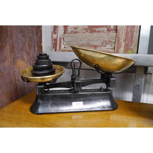 2072 - A set of cast iron and brass scales with weights