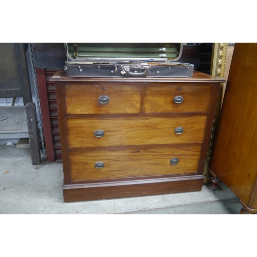 2084 - An Edwardian mahogany two over two chest of drawers