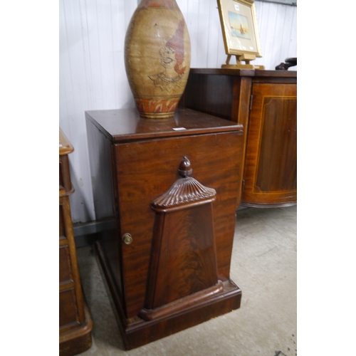 2100 - A 19th Century mahogany pedestal pot cupboard