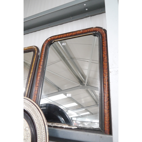 2116 - A Victorian French scumble framed mirror